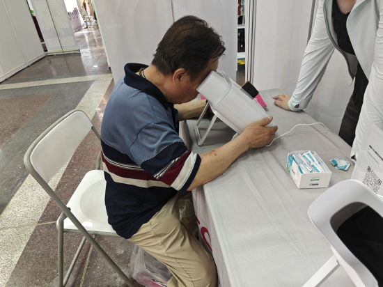 赢金配资网 好博会|鹰瞳眼底相机免费体验，两分钟检查眼部健康，能查验55种风险指标